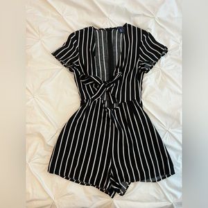 Uk2la black and white romper